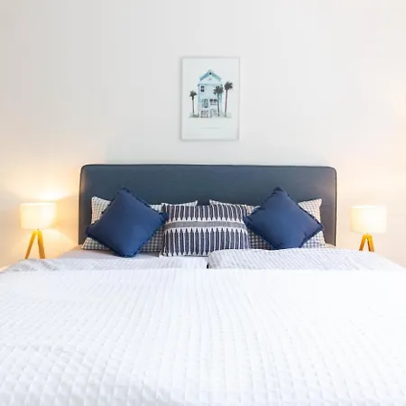 Daire Strandallee 18 *